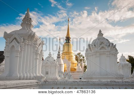 Gyldne pagode i Chiangmai Thailand