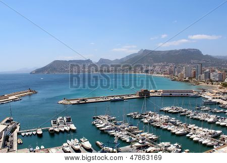 Panoramiczny widok na Calp (Hiszpania)