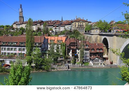 Stadsbilden i Bern och floden Aare, Schweiz