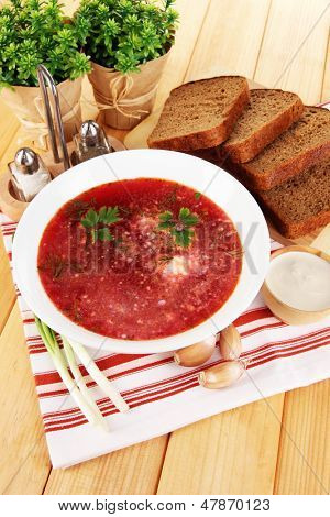 Vynikající boršč v tabulce detail