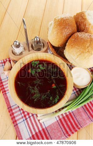 Vynikající boršč v tabulce detail