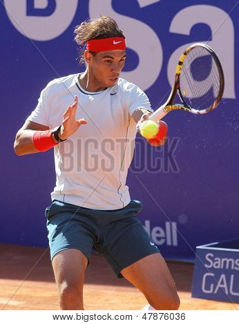 バルセロナ - 4 月 24 日: スペインのテニス選手ラファエル ナダル バルセロナ テニス tournamen の試合中に