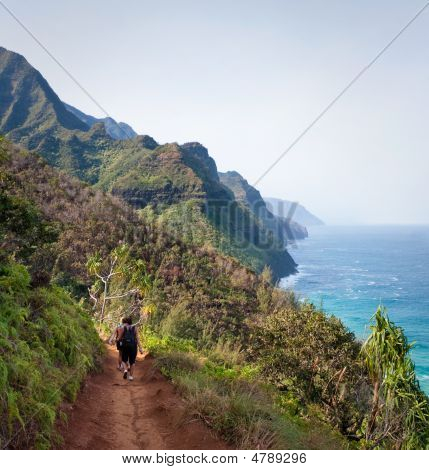 Weibliche Wanderer auf Kalalau Trail Kauai