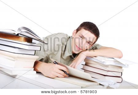 studie mužské mladík a posezení spokojeni s knihami