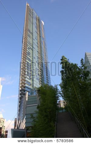 Een beperkte opvatting van een ander appartement gebouw.
