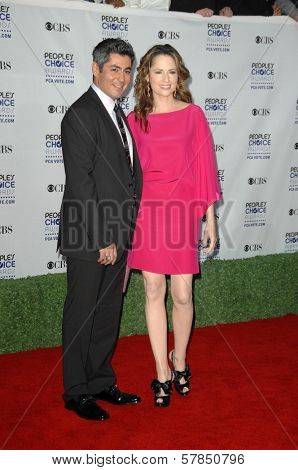Danni Nucci and Paula Marshall  at the 35th Annual People's Choice Awards. Shrine Auditorium, Los Angeles, CA. 01-07-09