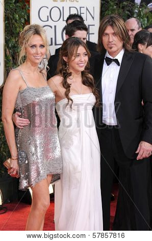 Tish Cyrus with Miley Cyrus and Billy Ray Cyrus at the 66th Annual Golden Globe Awards. Beverly Hilton Hotel, Beverly Hills, CA. 01-11-09
