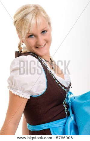 Blondýnka severní Oktoberfestu s kroji