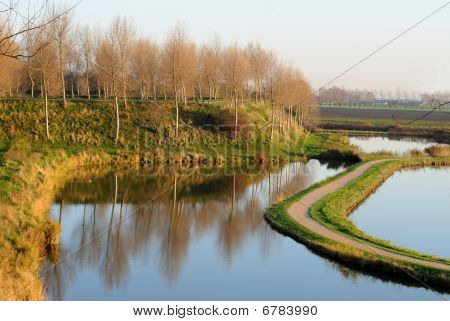 Pohled přes polder v Sluis, Nizozemsko