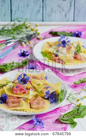 Ravioli with beets and ricotta chese