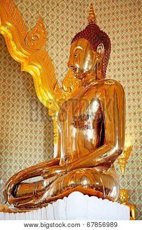Famous Wat Trimit (Golden Buddha) temple in Bangkok, Thailand