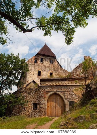Tocnik Castle