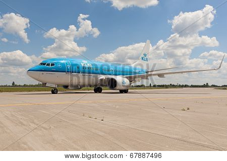 KLM B737