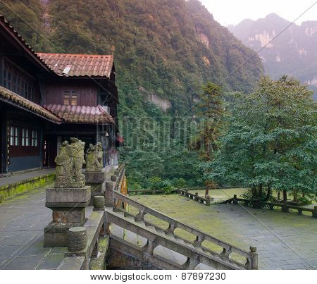 Xianfeng Temple on the way to Mount Emei