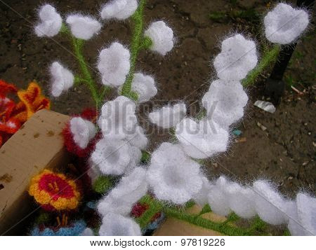 Artificial flowers are made of bright materials made of cloth