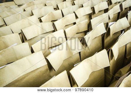Campaign of using paper bags to reduce non-degradable waste