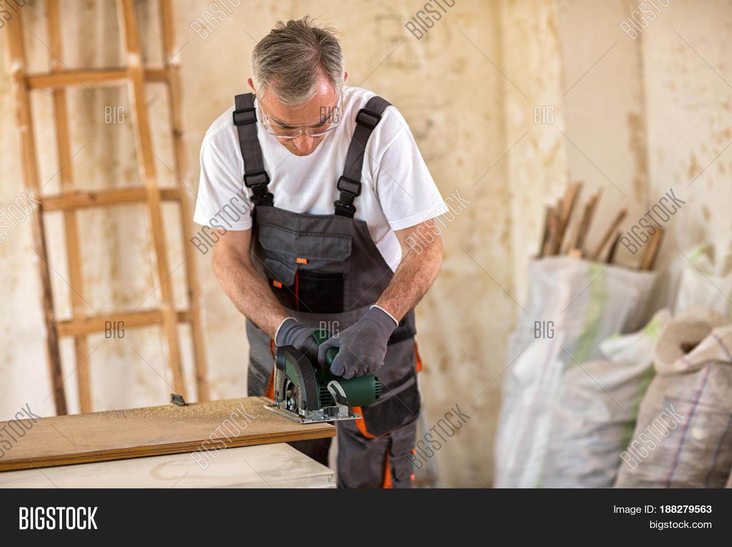 Carpenter Cuts Plywood Image & Photo (Free Trial) Bigstock