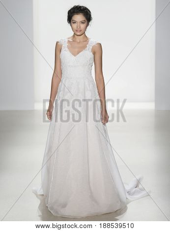 Kelly Faetanini- Spring 2018 Collection - New York Fashion Week Bridal