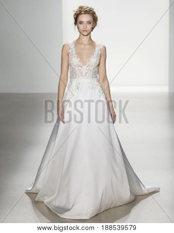 Kelly Faetanini- Spring 2018 Collection - New York Fashion Week Bridal
