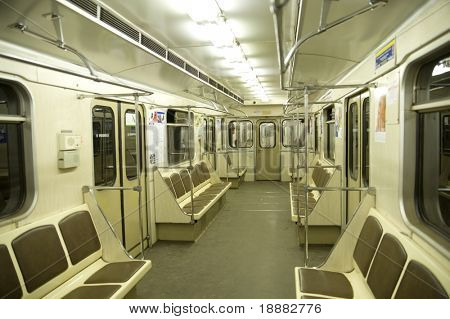 ภายในของตู้โดยสารในรถไฟใต้ดินมอสโก