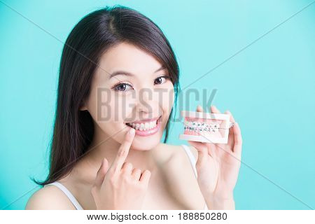 woman with bace tooth model on the green background