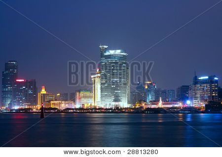 Vista serale Xiamen Cina dall'isola di Gulangyu