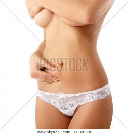 Frau zeigen Cellulite auf ihrem Bauch isoliert auf weißem Hintergrund