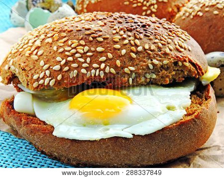 Sandwich With Quail Eggs. Hamburger With Quail Eggs. Bun With Sesame. Fresh Hot Bun With Fried Quail