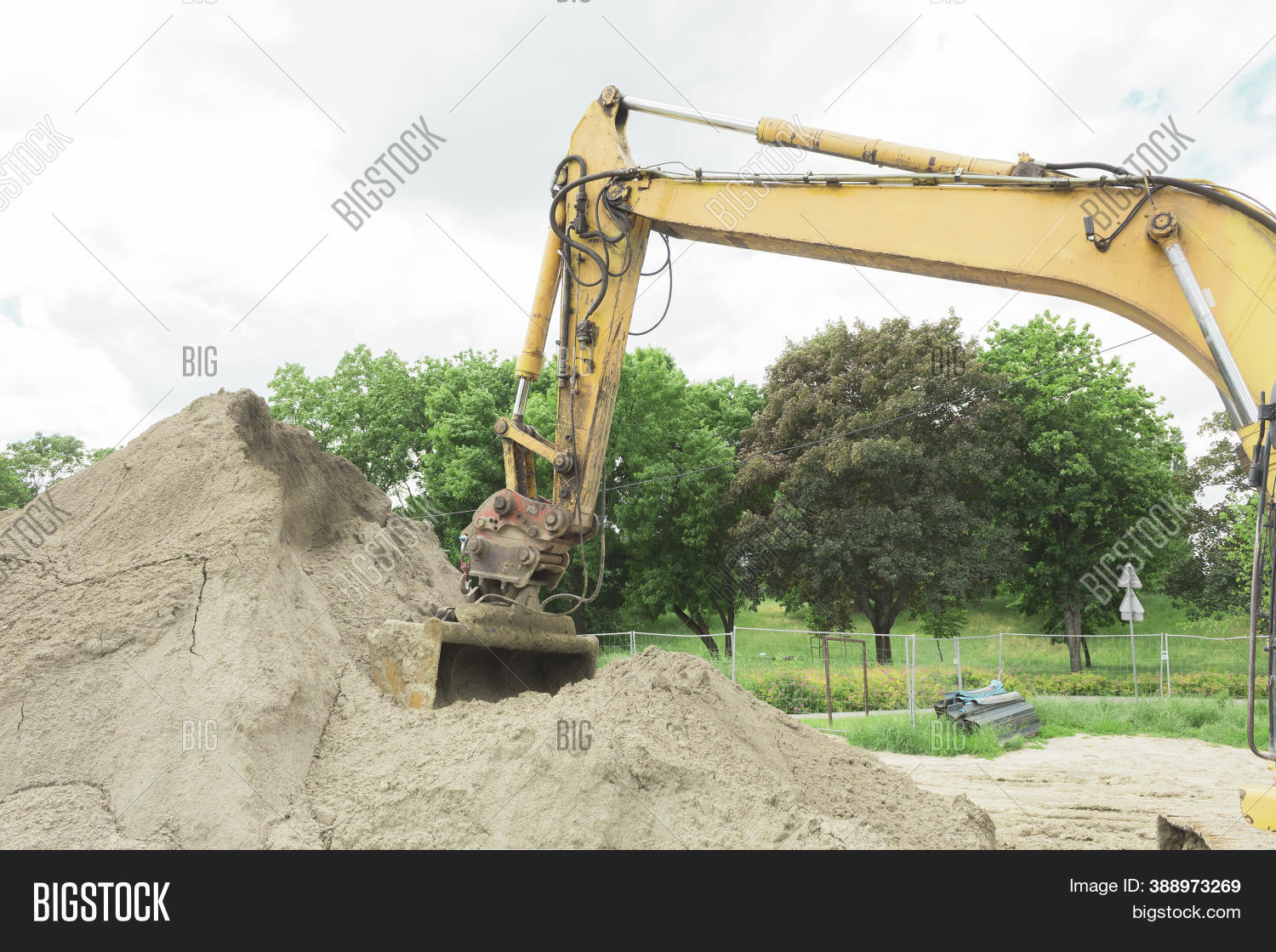 Excavator Loads Bucket Image & Photo (Free Trial) Bigstock