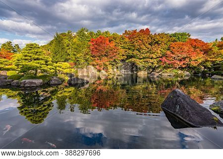 Beautiful Kokoen Garden During Autumn Foliage Season In Himeji City, Hyogo Prefecture Of Japan