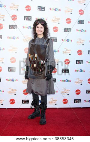 LOS ANGELES - 27 de outubro: Katlin Mastandrea chega a 