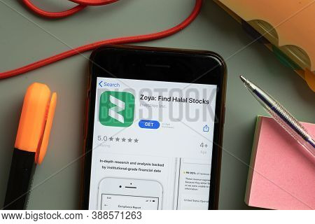 New York, Usa - 29 September 2020: Zoya Find Halal Stocks Mobile App Logo On Phone Screen Close Up, 