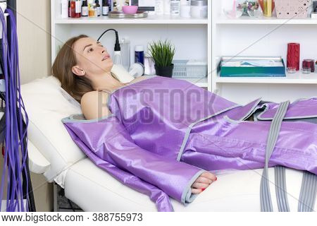 Pressotherapy Cellulite Reduction Suit. Lymphatic Drainage Weight Loss. Modern Technology Treatment 