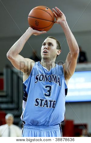 NEW YORK-NOV 3: Sonoma stat Seawolves guard Jason Walter skyder et frikast mod St. John's