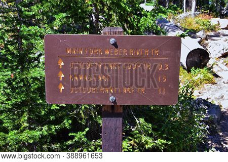 Trail Sign On Lake Cuberant Hiking Backpacking Trail In Uinta Mountains From Pass Lake Trailhead, Ut