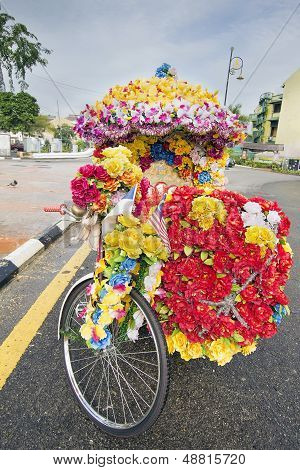 Trishaw zaparkoval na silnice v Malacca