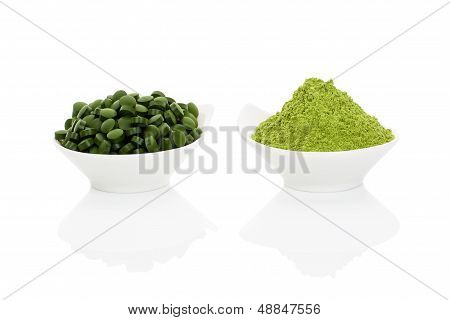 Vehnän ruohoa ja Spirulina.