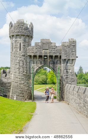 Ashford Castle, Irlanti - nuorten matkailijoiden portti