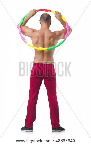 Mann Excecises mit Hula hoop reifen