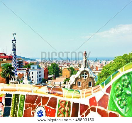 BARCELONA, Španělsko - 19. července: Keramická mozaika Park Guell na 19 července 2013 v Barceloně, Španělsko. Park Gue