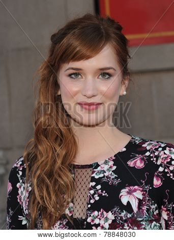 LOS ANGELES - SEP 21:  Elizabeth Lail arrives to the 