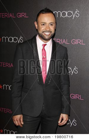 LOS ANGELES - MAR 24: Kelly Osbourne, Nick Verreos på lanceringen af Madonna's 'Material Girl' klud
