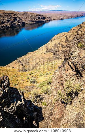 Wanapum Lake Colombia River Wild Horses Monument And Canyons