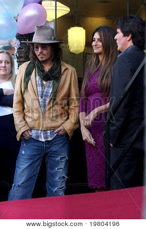 LOS ANGELES - APR 1: Johnny Depp, Penelope Cruz, Rob Marshall på Penelope Cruz Hollywood Walk 
