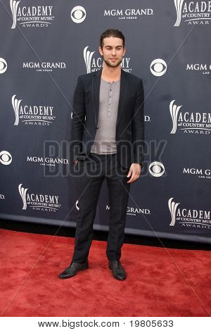 LAS VEGAS - APR 3: Chace Crawford ankommer på Academy of Country Music Awards 2011 på MGM Grand