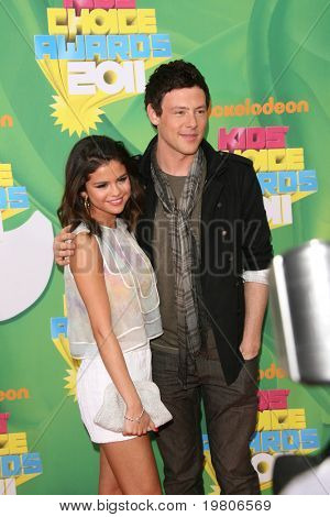 LOS ANGELES - APR-2: Selena Gomez, Cory Monteith Kids Choice Awards 2011 bei Galen C Ankunft