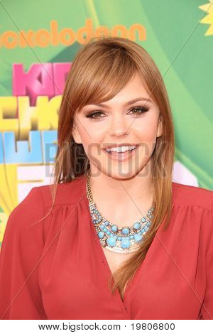 LOS ANGELES - 2 APR: Aimee Teegarden aankomen op de 2011 Kids Choice Awards op Galen Center, USC o