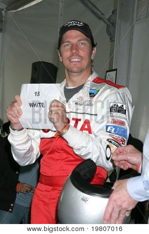 LOS ANGELES - APR 5: Michael Trucco på Toyota Pro/Celeb Race pressen dag 2011 på Long Beach Grand