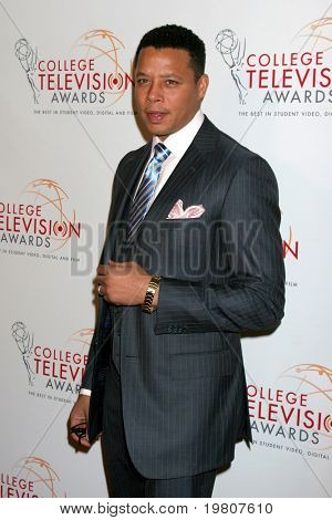 LOS ANGELES - április 9: Terrance Howard érkezik a 32 éves főiskolai televíziós díjat Renai