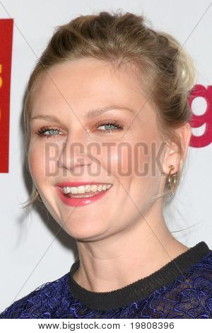 LOS ANGELES - APR 10: Kirsten Dunst na 25 GLADD Media Awards v Westin Bonaventure 